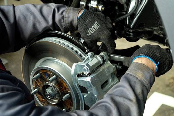 jurid-compare-braking-cof-between-cars