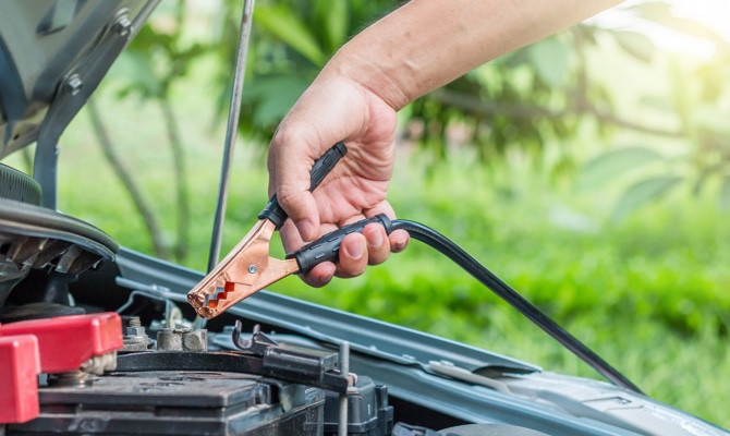 Champion-Attaching-Jumper-Cable-To-Battery