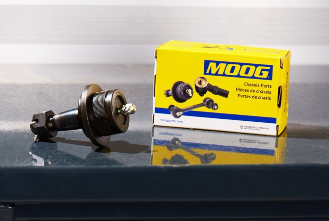 MOOG-Problem-Solver-Ball-Joint A MOOG ball joint laying next to a MOOG box.