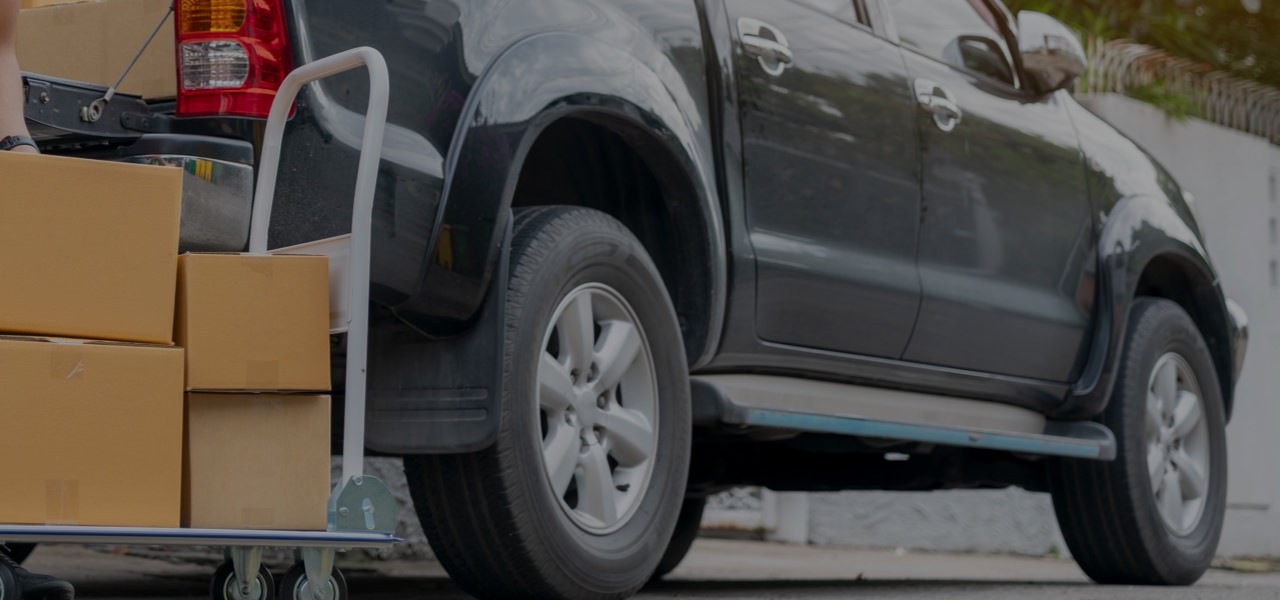 air-shock-installation-tips-hero Pickup truck being loaded with boxes