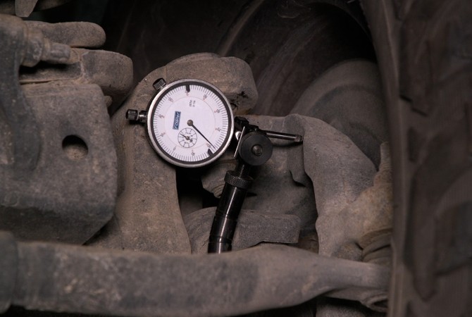 how-to-test-ball-joints-for-movement-dodge-ram-jeep-1