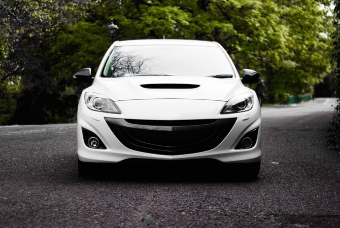 Front-View-Of-White-Car Front-View-Of-White-Car